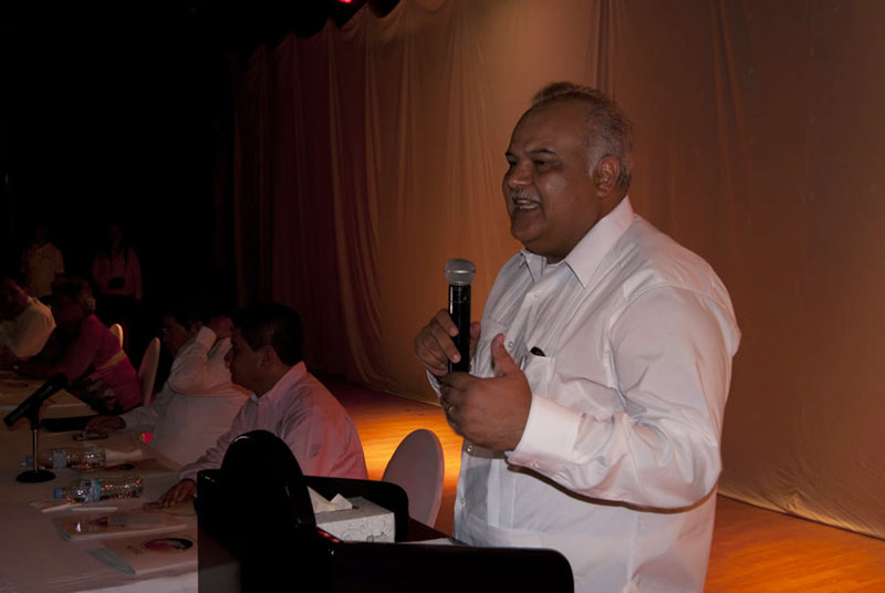 Rector inaugurando el Delfin 2012