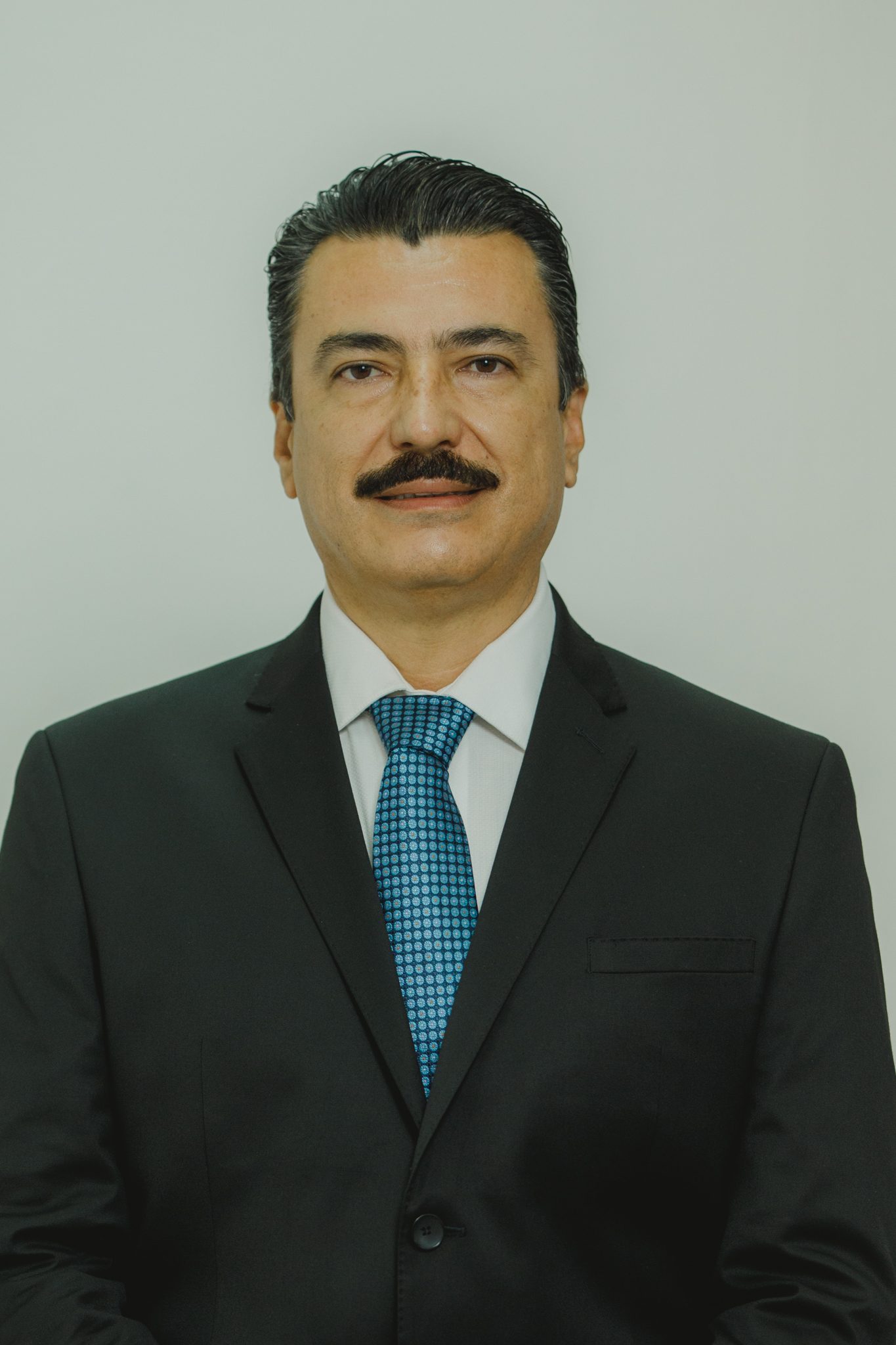 Dr. Víctor Javier Torres Covarrubias
